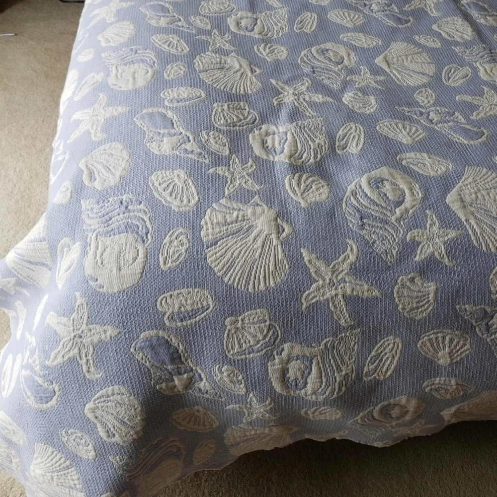 Seashell Quilted Coverlet Full/Queen Blue & White ~ Reverse side is White & Blue